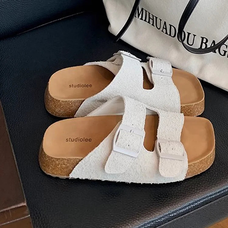 Pantofole leggere vintage con doppia punta, fibbie e plateau quadrato sul collo del piede