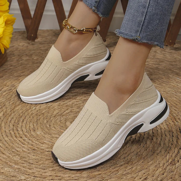 Scarpe casual da ginnastica con zeppa, punta rotonda, in maglia tinta unita