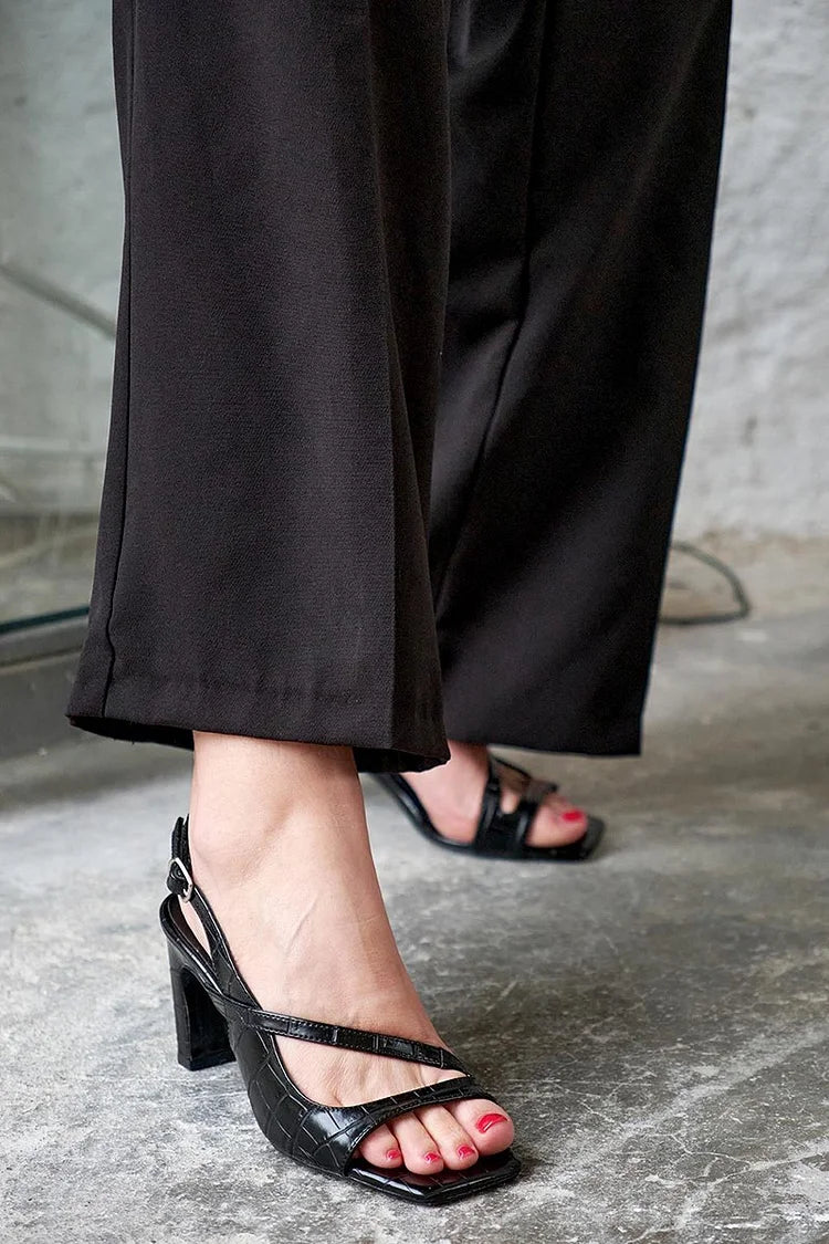 Scarpe con tacco largo e cinturino posteriore, nere, con motivo a coccodrillo [Pre-ordine]