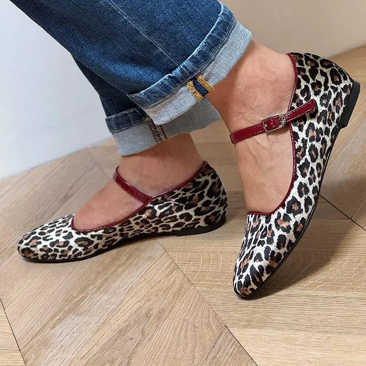 Sapatilhas bege com estampa de leopardo e fivela no peito do pé [Pre Order]