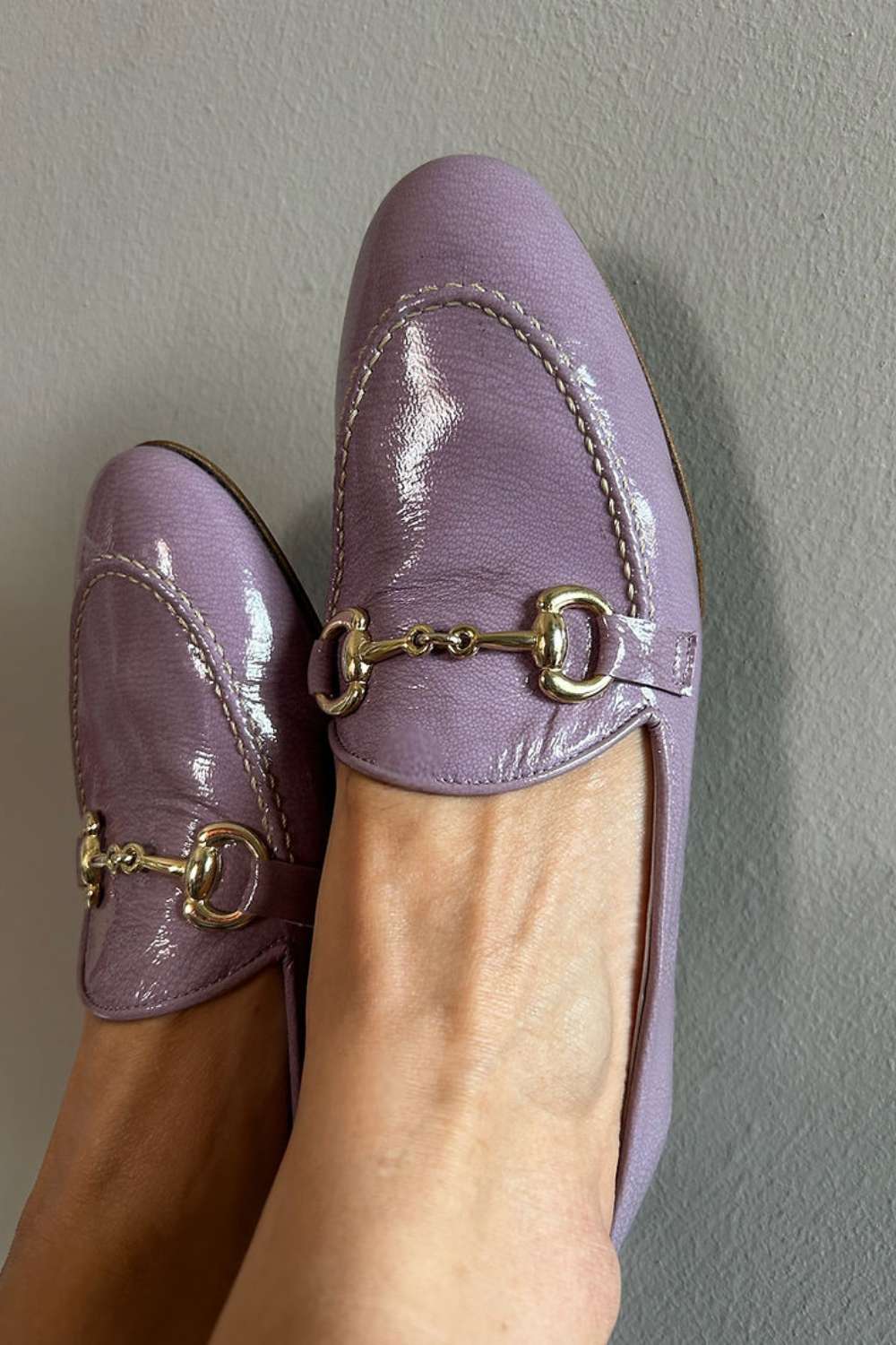 Lackleder Flieder Goldkettchen Loafers [Vorbestellung]