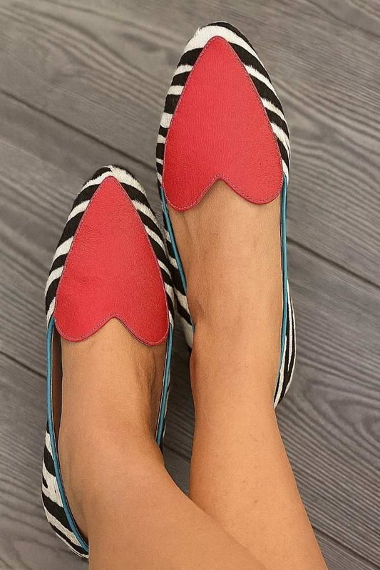 Ballerine a punta con strisce zebrate e toppa a cuore rosso [Pre-ordine]