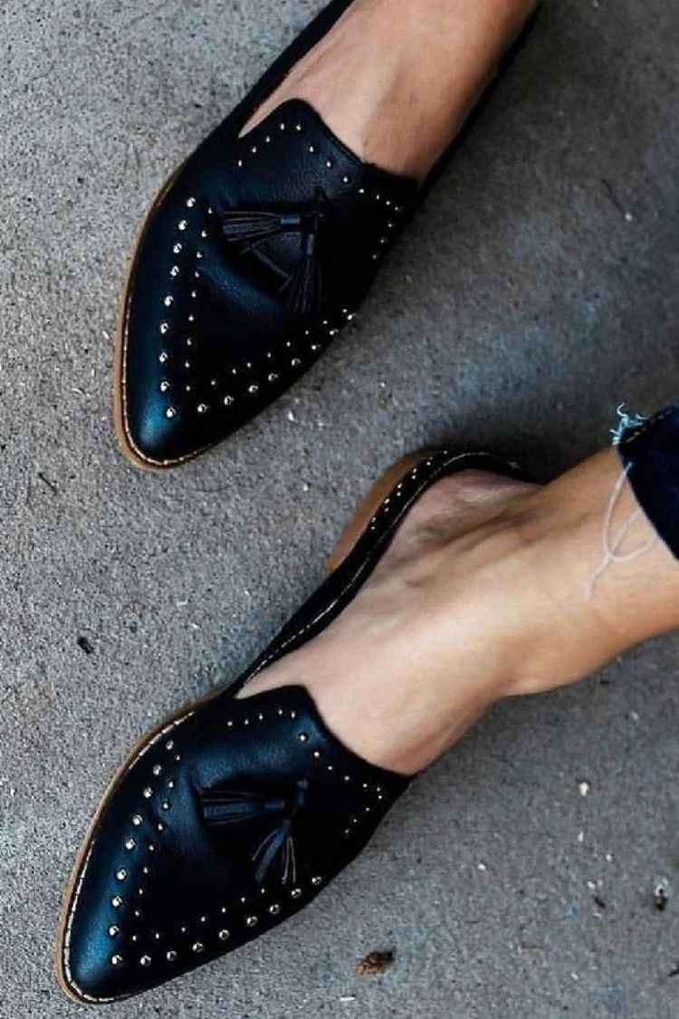 Ballerine slip-on a punta con nappe borchiate in similpelle [Pre-ordine]