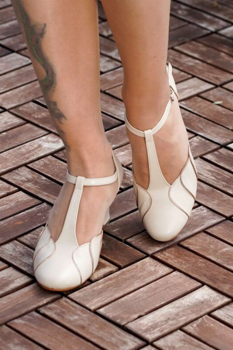 Leather T-Strap Contrast Stitch Round Toe Low Heel Pumps [Pre Order]