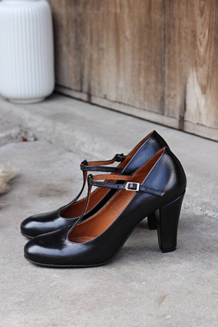 Tacchi grossi marroni eleganti con fibbia a T e tinta unita 