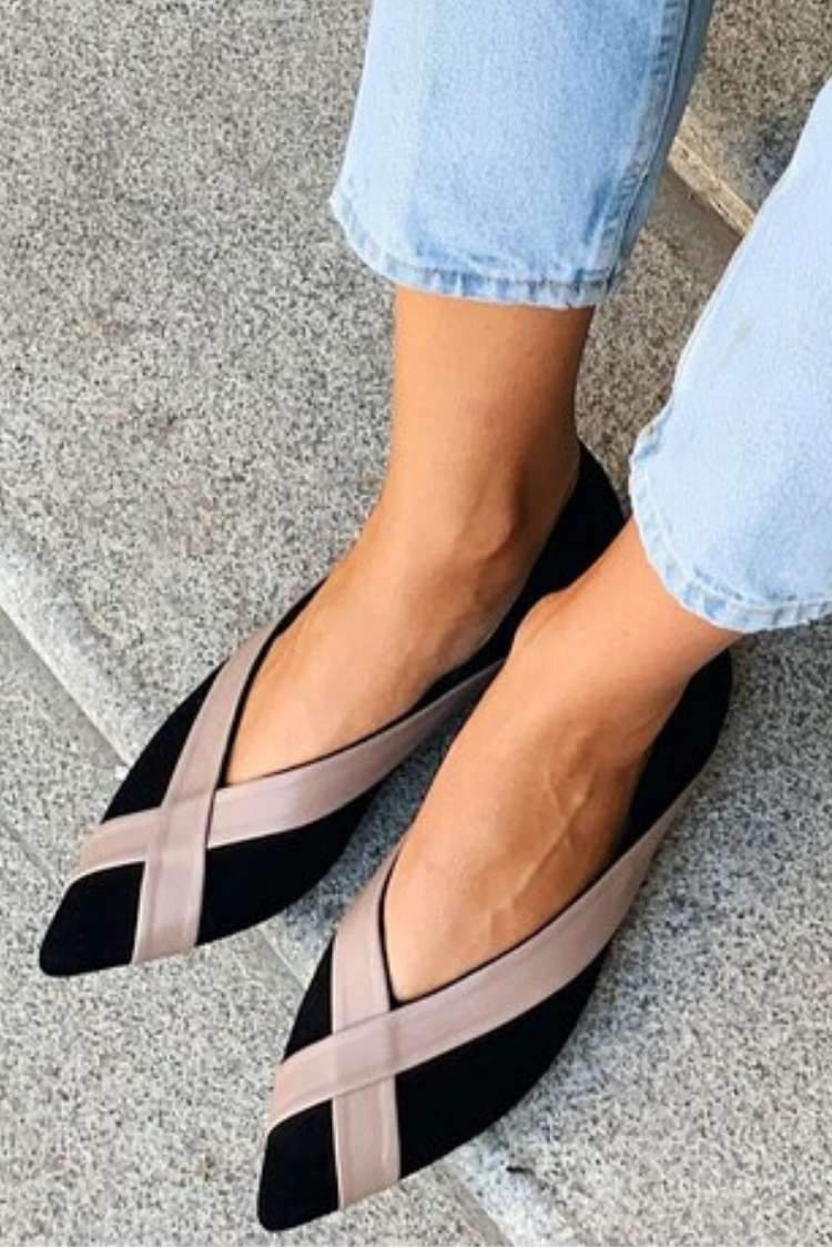 Ballerine con punta a punta e cinturino incrociato in pelle scamosciata color block [Pre-ordine]