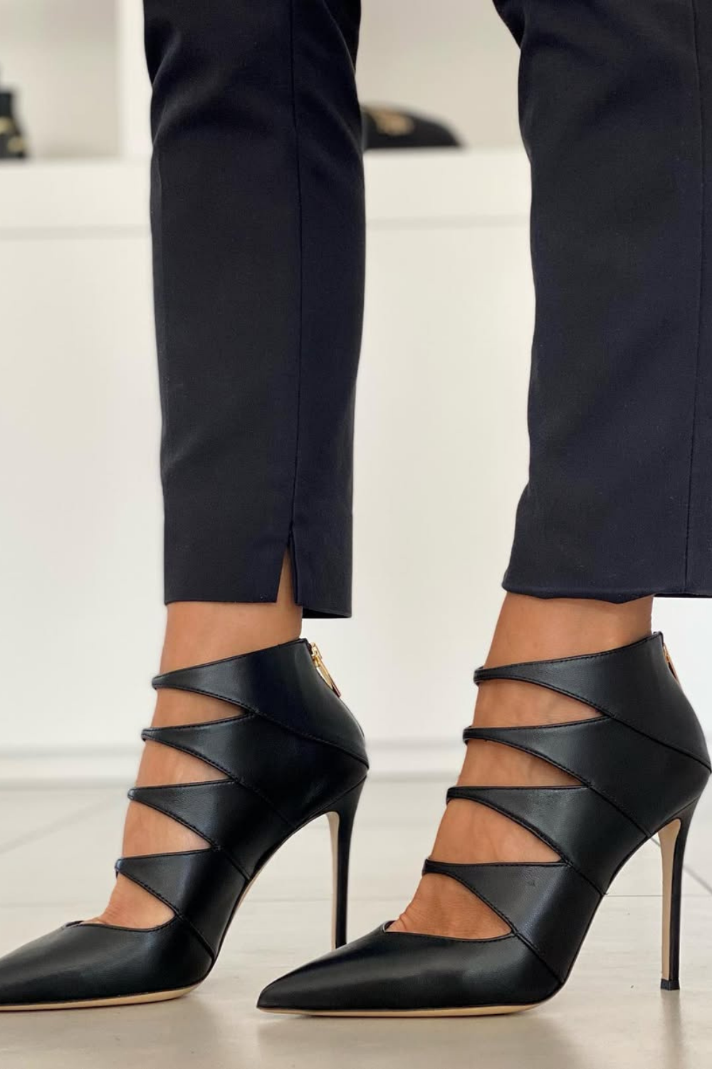 Schwarze Riemchen Überkreuz Spitz Stiletto High Heels [Vorbestellung]