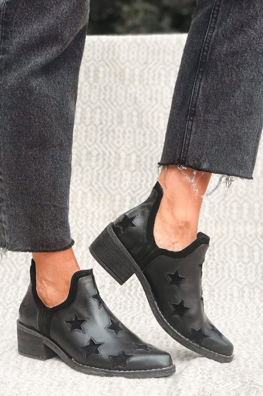 Stivaletti con taglio a V e stella nera in rilievo [Pre-ordine] 