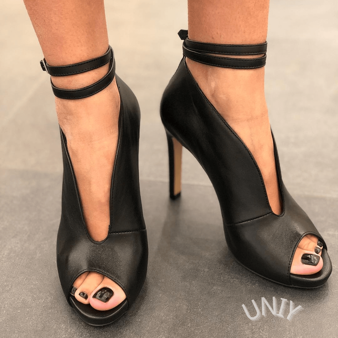 Bottines à talons aiguilles en similicuir à bout ouvert avec brides à la cheville [Précommande]