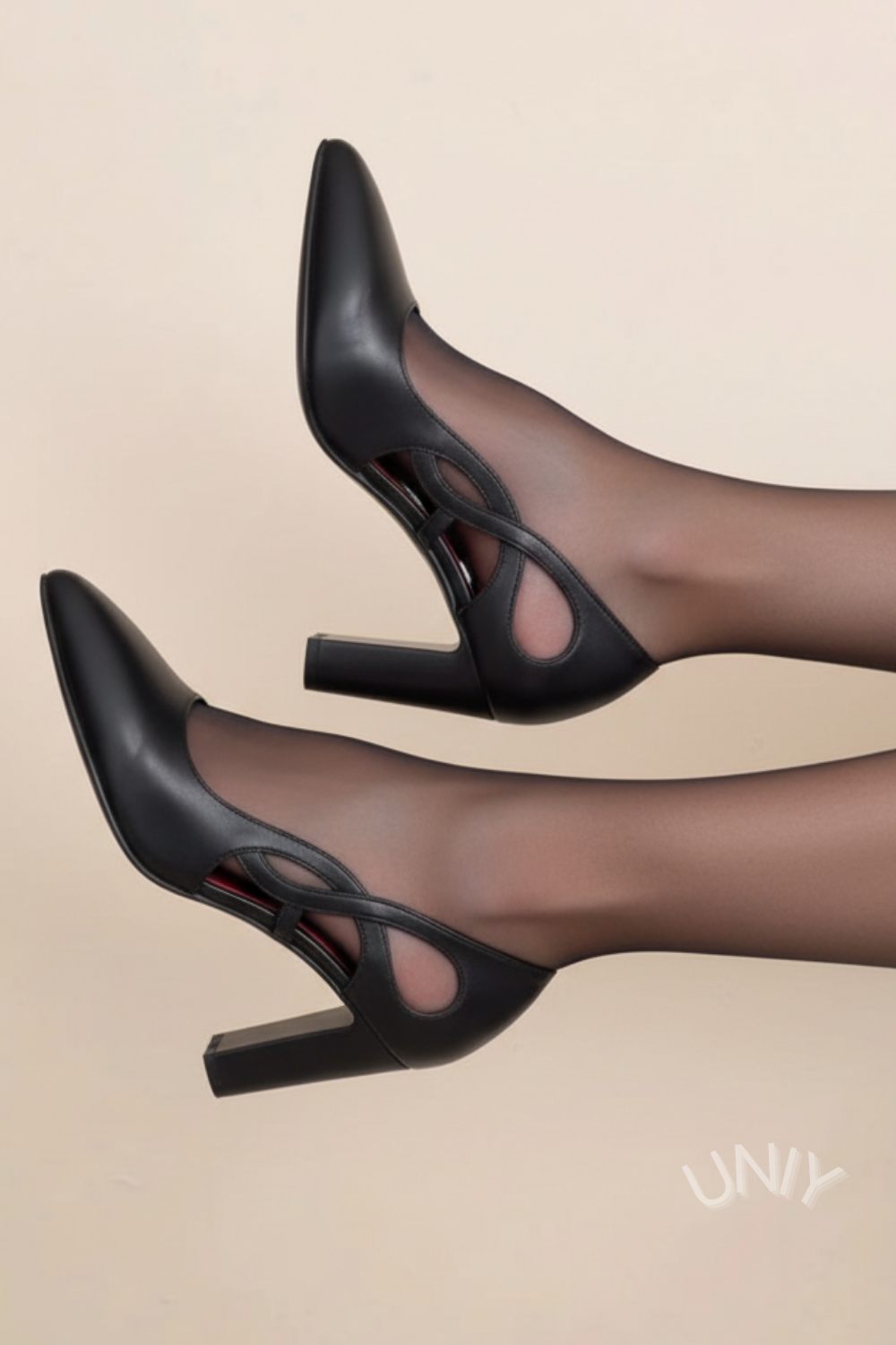 Ausschnitt Blockabsatz Leder Pumps [Vorbestellung]