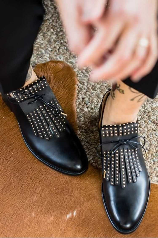 Ballerine con lacci e frange borchiate in pelle liscia [Pre-ordine] 