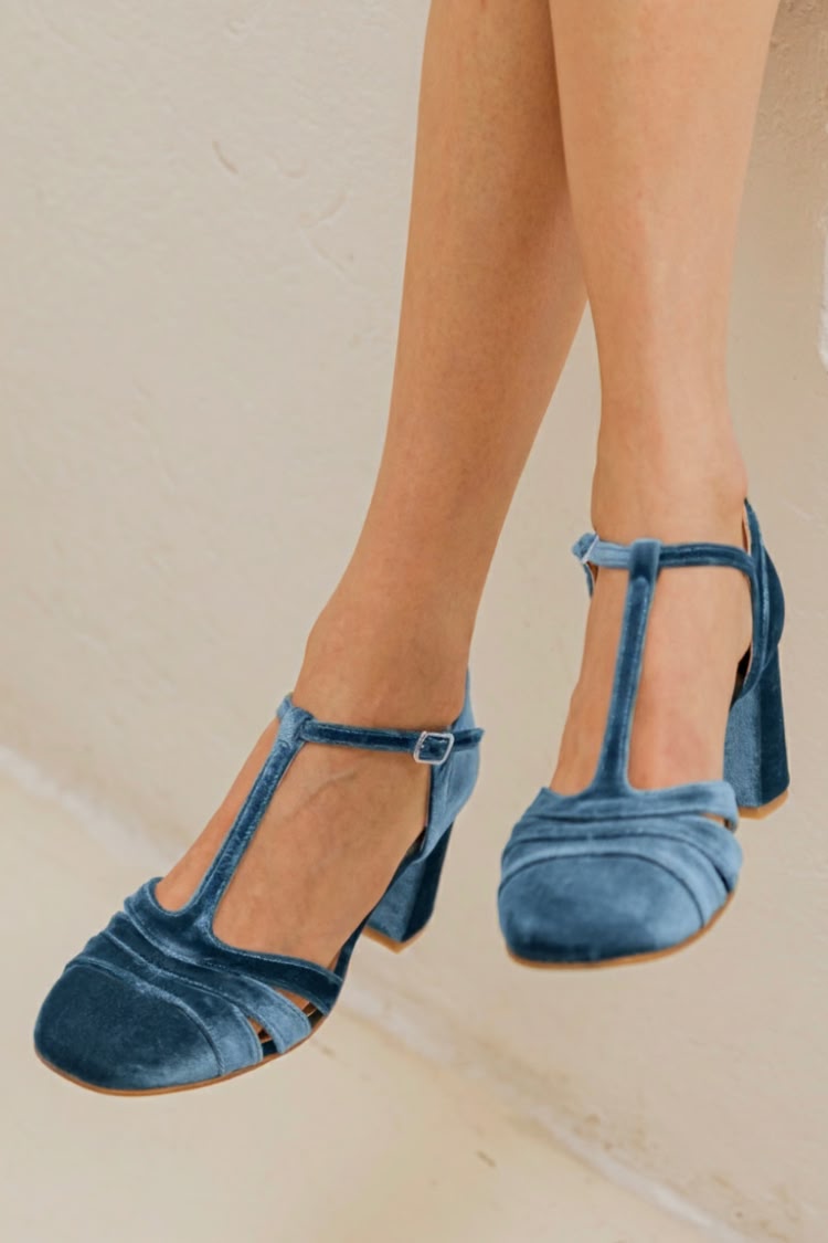 Ausgehöhlte T-Riemen Schnalle Samt Klobige Absätze