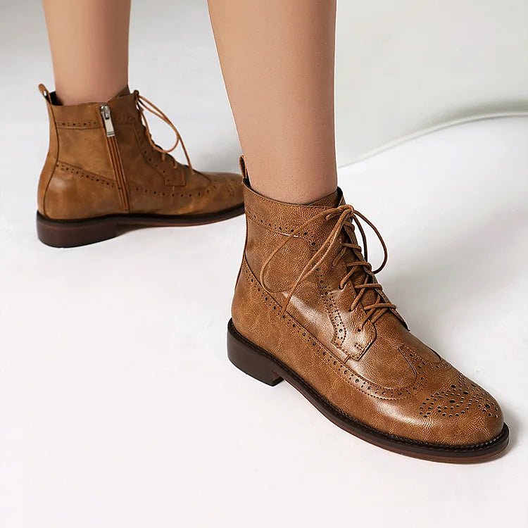 Stivaletti alla caviglia con lacci e punta tonda traforata in tinta unita