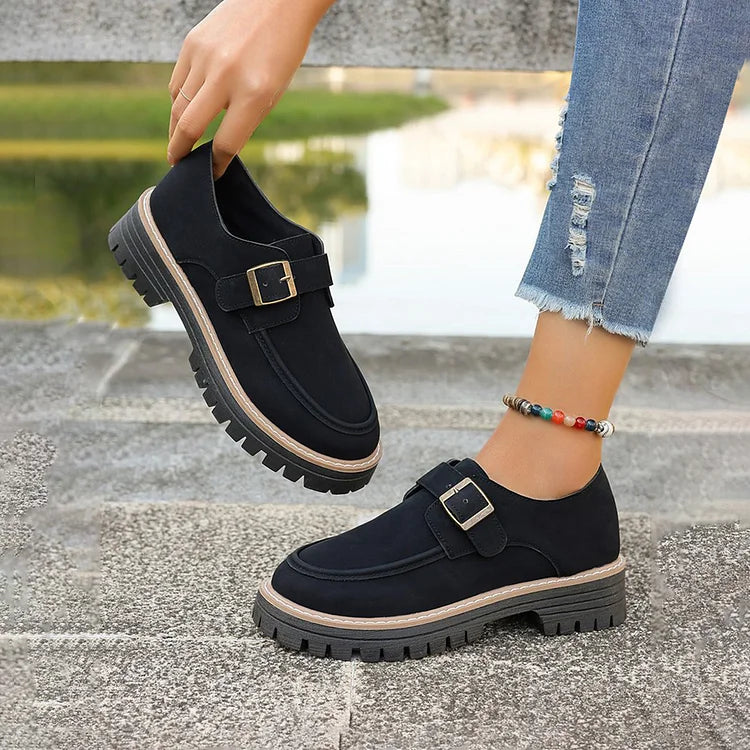 Paski z klamrą w stylu patchwork, mokasyny z okrągłym noskiem w jednolitym kolorze