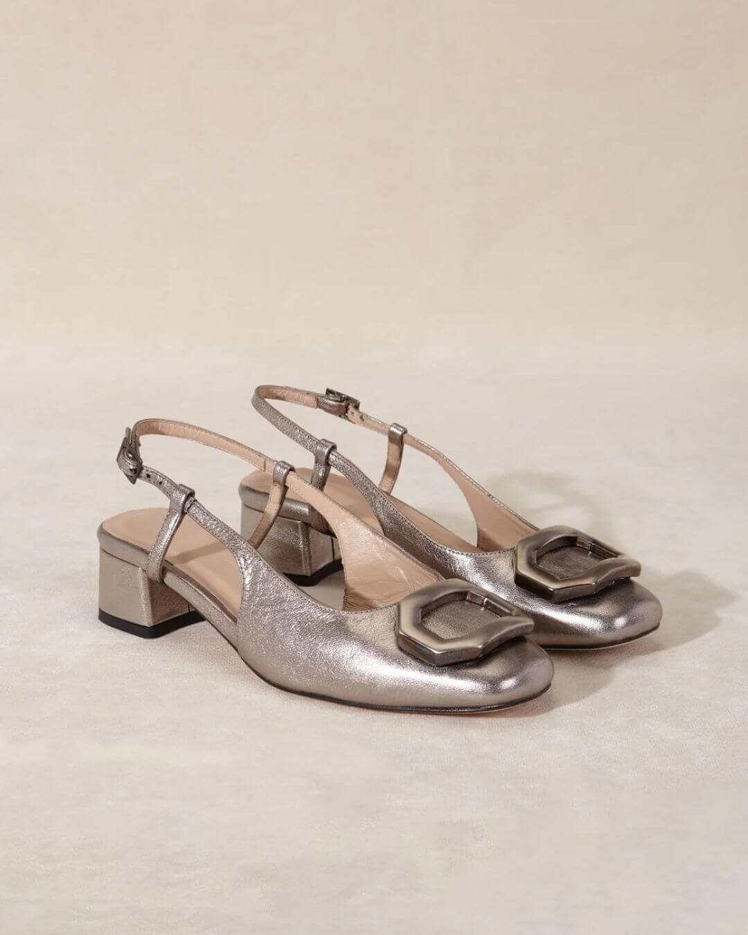 Kwadratowe baleriny z ostro zakończonym noskiem i klamrą [Przedsprzedaż]