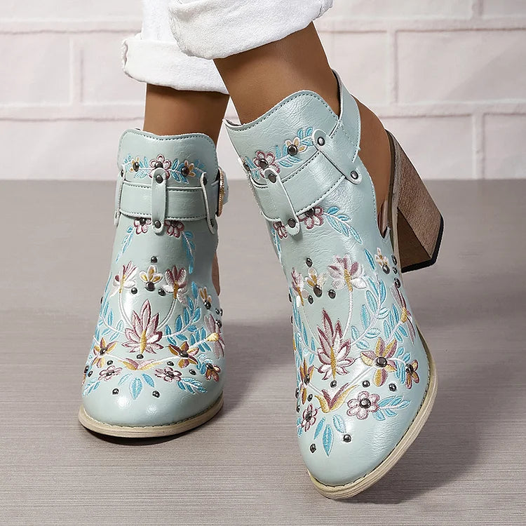 Zapatos de tacón grueso con punta redonda, tachuelas y bordado floral 