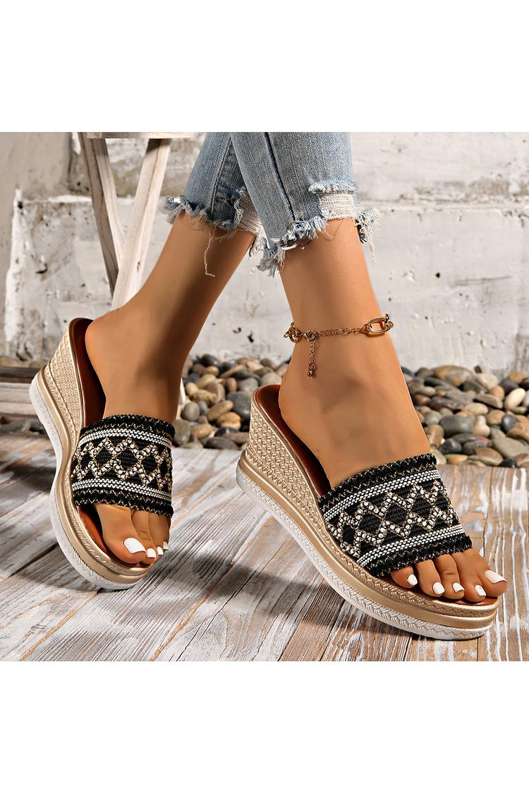 Pantofole casual con zeppa e punta rotonda in stile boho con motivo multicolore 