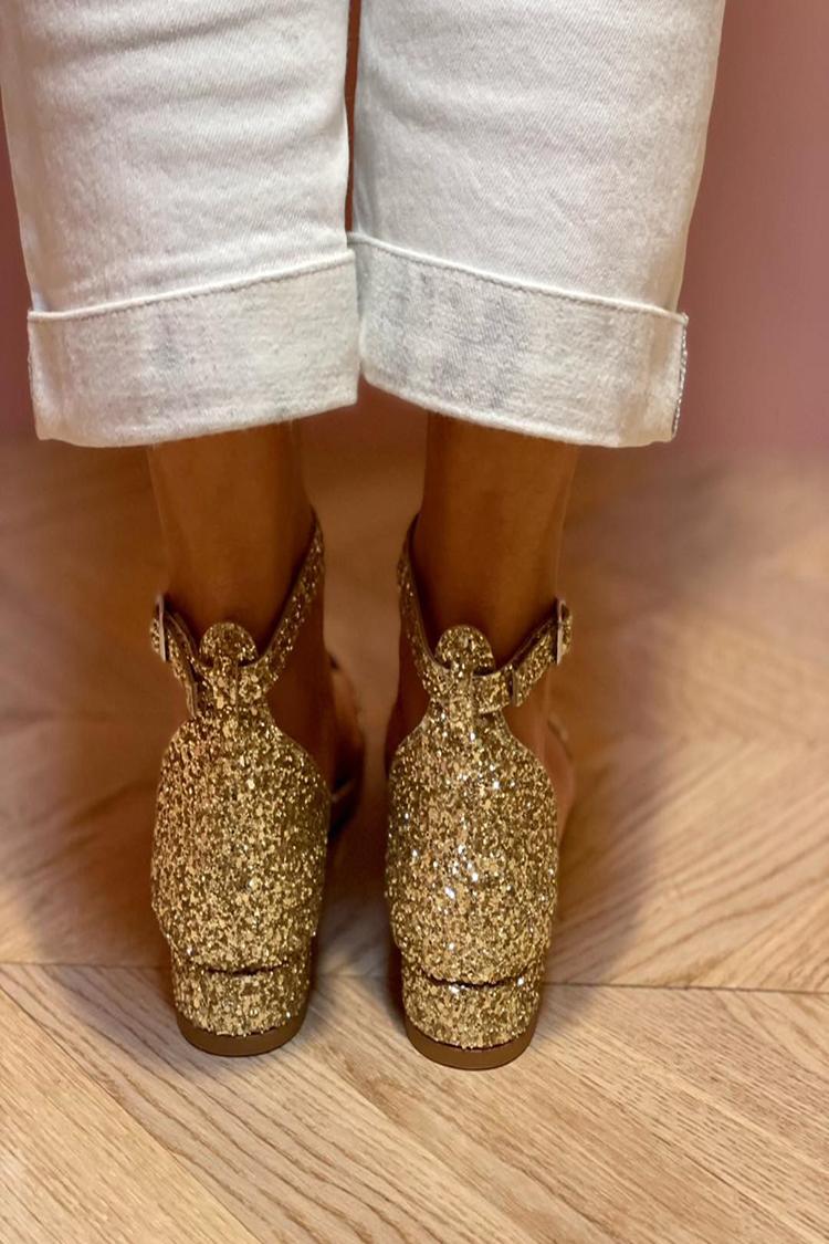 Sandalias doradas de punta redonda con hebilla y tira al tobillo con purpurina [Reserva]