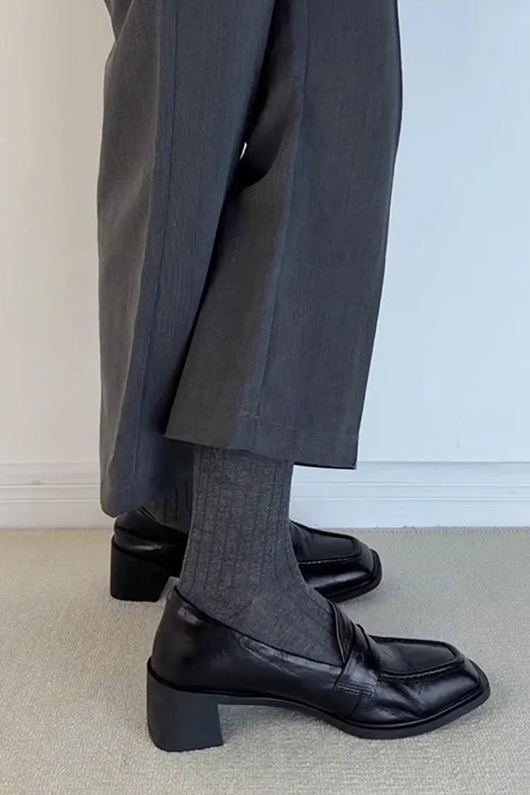 Skórzane mokasyny w kolorze jednolitym z kwadratowym noskiem, grubym obcasem i patchworkiem