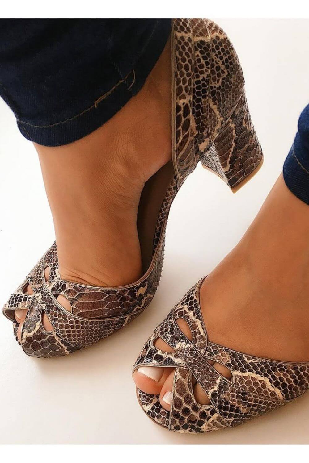 Scarpe con tacco grosso in stile retrò con punta aperta e stampa serpente [Pre-ordine]