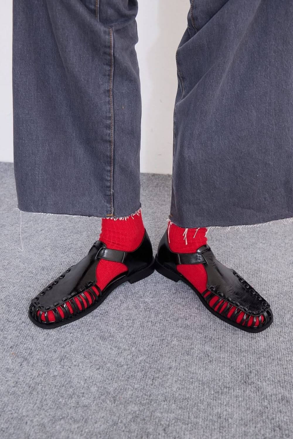 Glänzende ausgeschnittene gewebte Vamp Vintage Leder Schnallen Loafer [Vorbestellung]