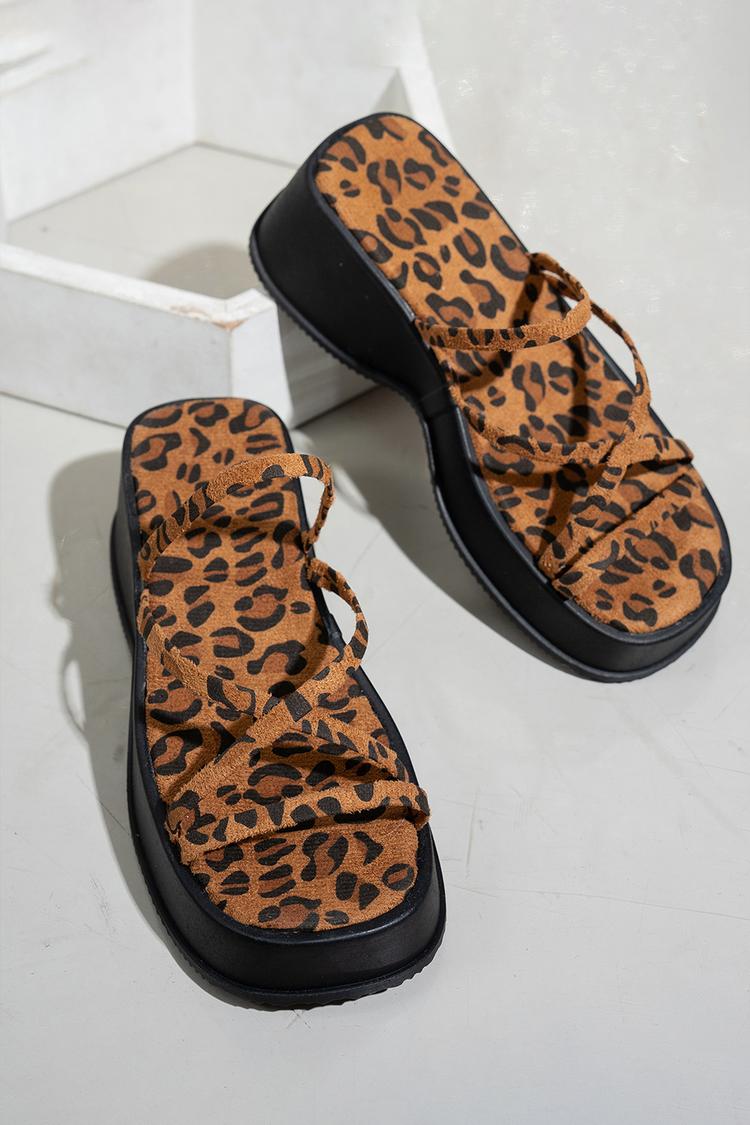 Pantofole casual da esterno con plateau, punta quadrata, cinturino incrociato e stampa leopardata 