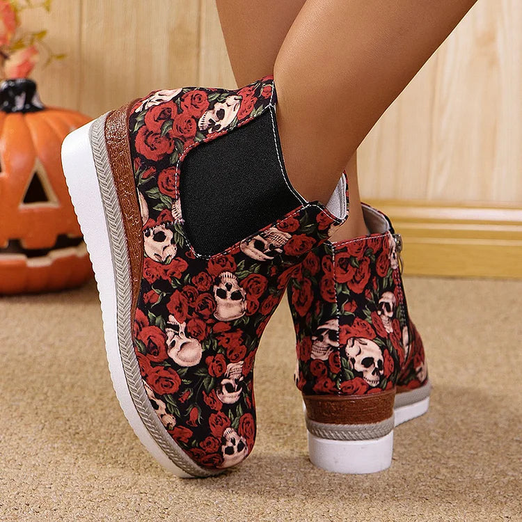 Halloween-Rosen-Stiefeletten mit Totenkopf-Print, runder Zehenpartie und Keilabsatz