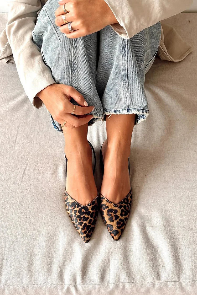 Scarpe con tacco a gattino marroni con punta scollata e stampa leopardata [Pre-ordine]