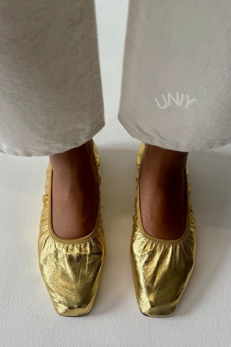 Ballerine eleganti con punta quadrata e arricciature color oro metallizzato [Pre-ordine]