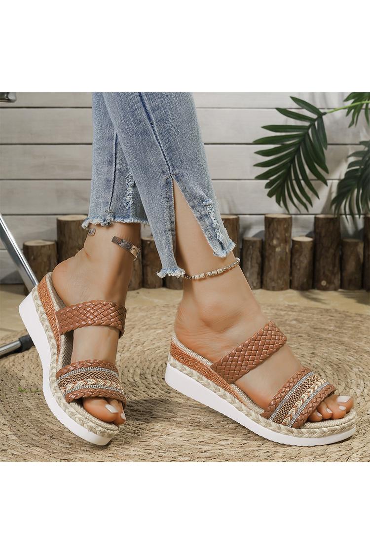 Pantofole casual con zeppa, punta rotonda, cinturino intrecciato e decorazioni in strass