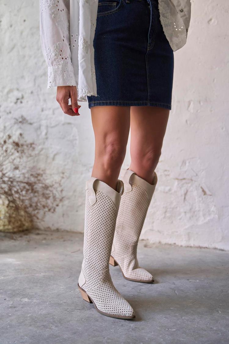 Botas Cowboy de Salto Baixo Pontiagudo Perfuradas em Pele Sintética [Pré-Encomenda]