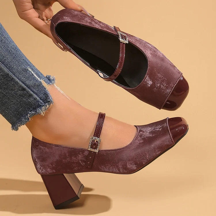 Scarpe con tacco grosso, punta quadrata, cinturino sul collo del piede patchwork e fibbia 