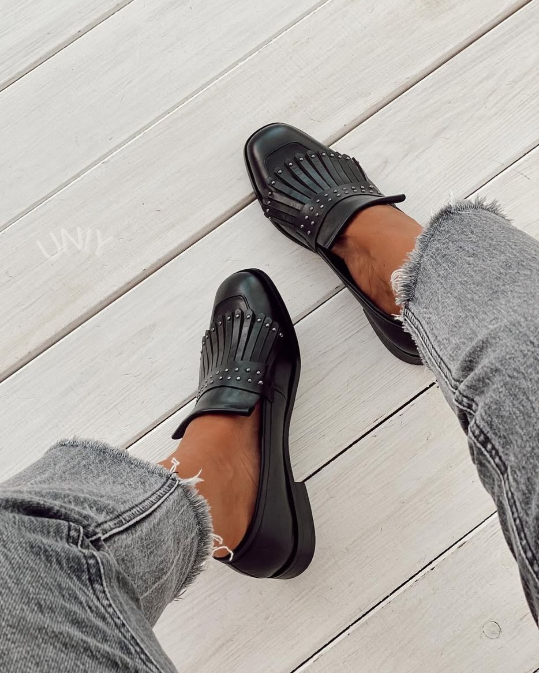 Mocassin épais à enfiler à bout carré clouté avec franges noires [Précommande]