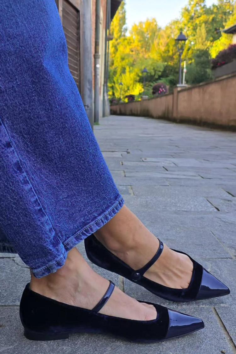 Instep-Riemen Samt Patchwork Spitz zulaufende Zehe Navy Ballerinas [Vorbestellung]