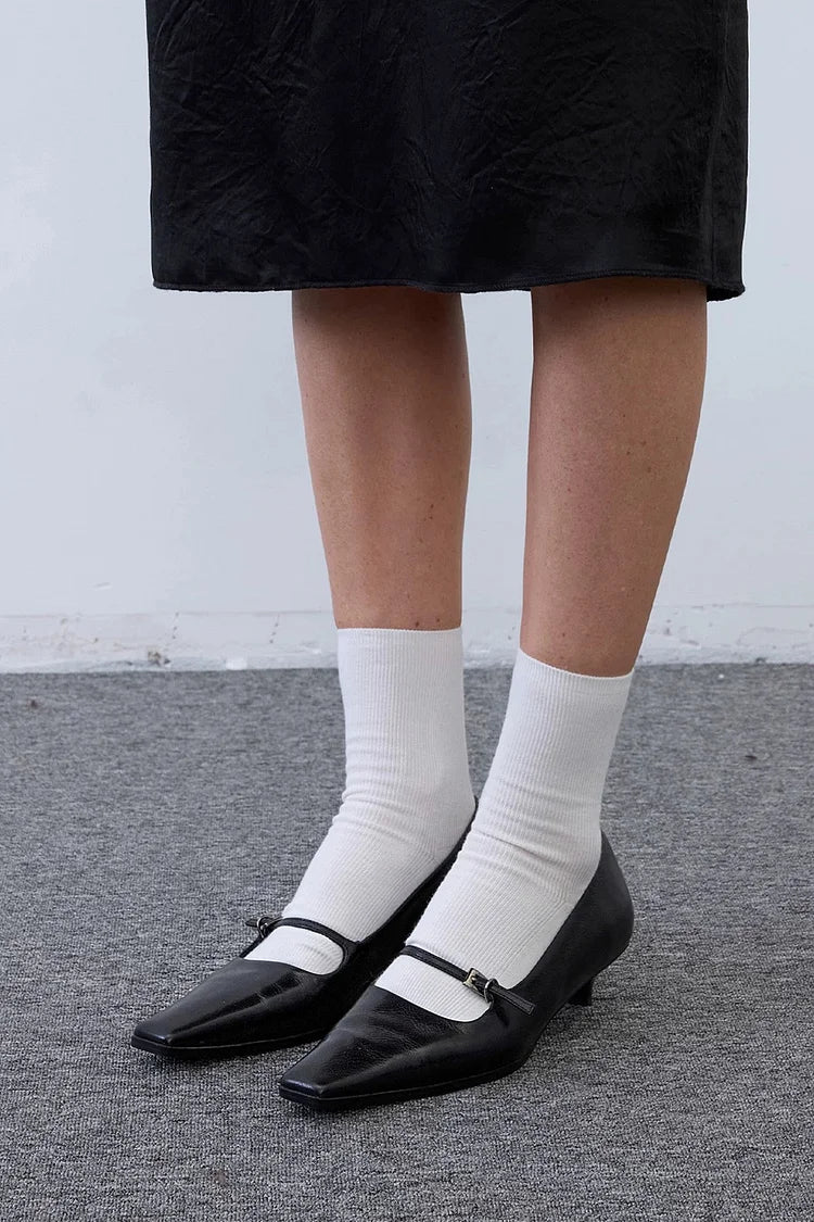 Cinturino sul collo del piede con fibbia, tinta unita, punta quadrata, tacco a gattino in pelle 