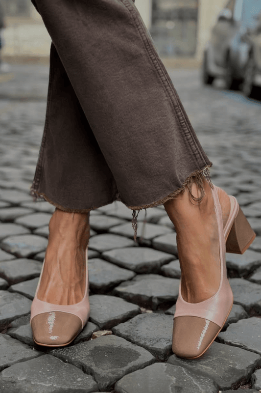 Sapatos de salto com biqueira quadrada e tira slingback bicolor rosa bege