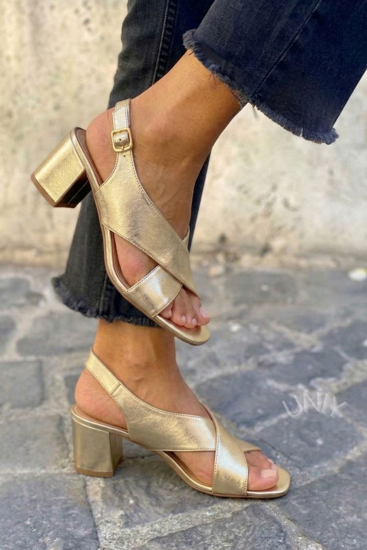 Sandálias Slingback com Salto Bloco e Tiras Cruzadas Metálicas Douradas Chic [Pré-venda]