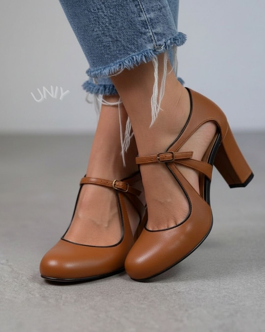 Scarpe con tacco a blocco e punta rotonda multicinturino marrone vintage