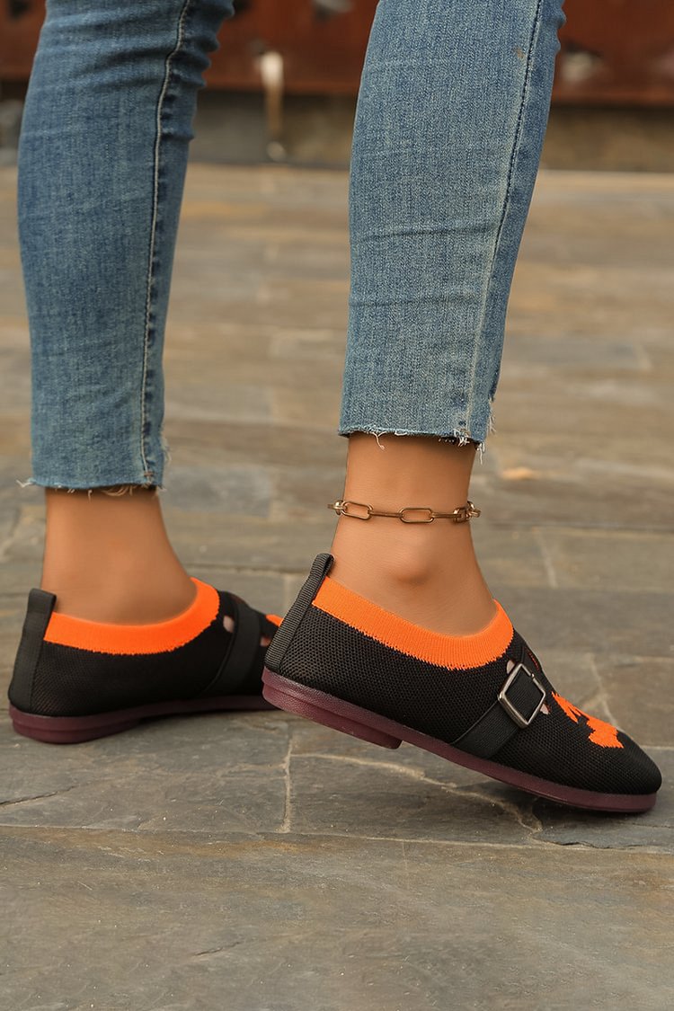 Scarpe basse con punta tonda e cinturino con fibbia e motivo zucca di Halloween colorblock 