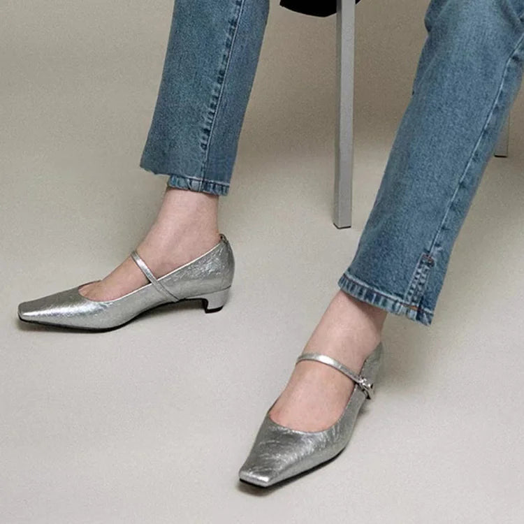 Eleganti tacchi a spillo con cinturino sul collo del piede e fibbia a punta quadrata 