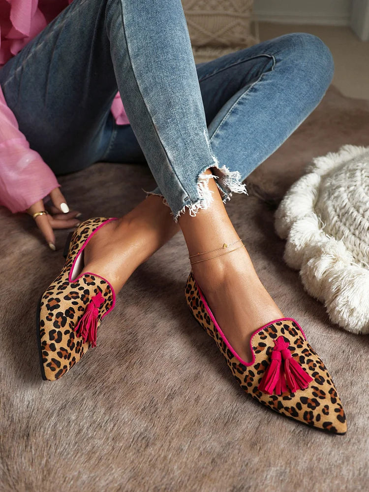 Zapatos planos puntiagudos informales con decoración de borlas de ante sintético y estampado de leopardo para mujer 