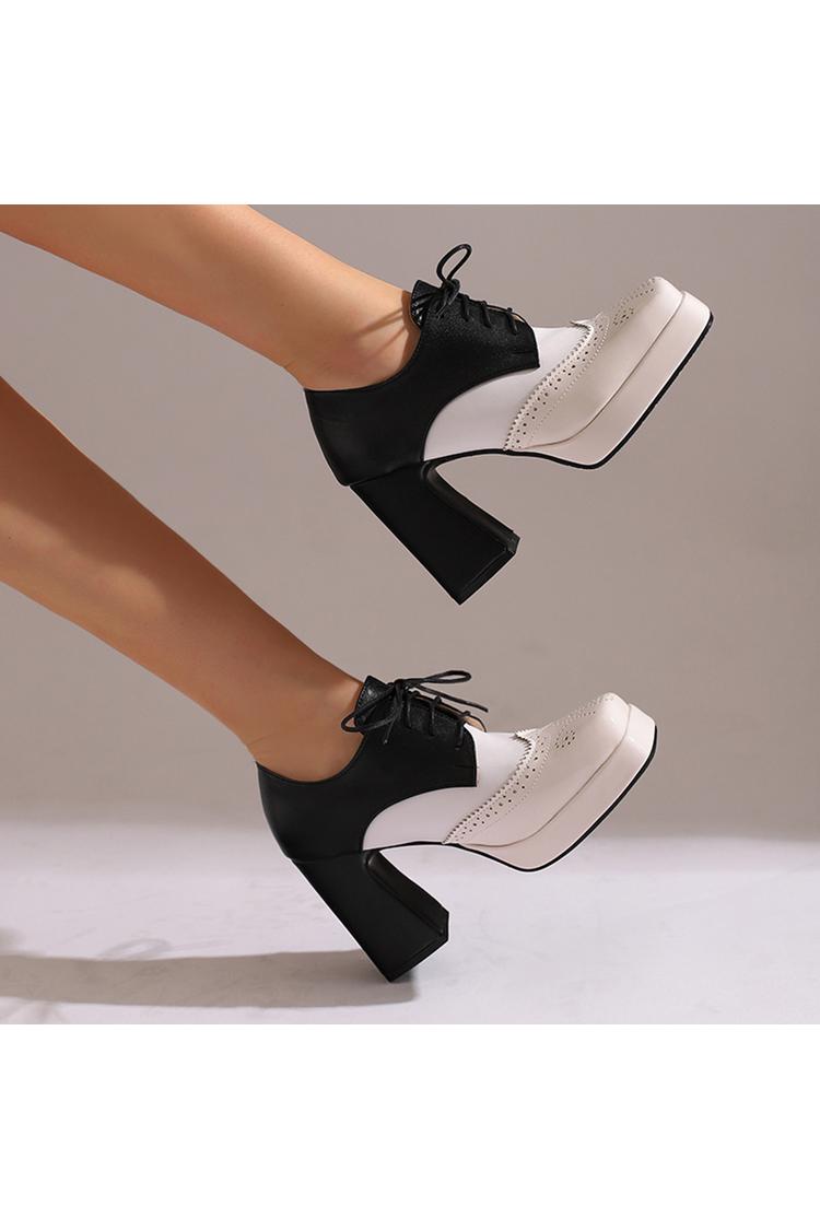 Scarpe con tacco grosso e plateau con lacci e punta quadrata in patchwork colorblock 