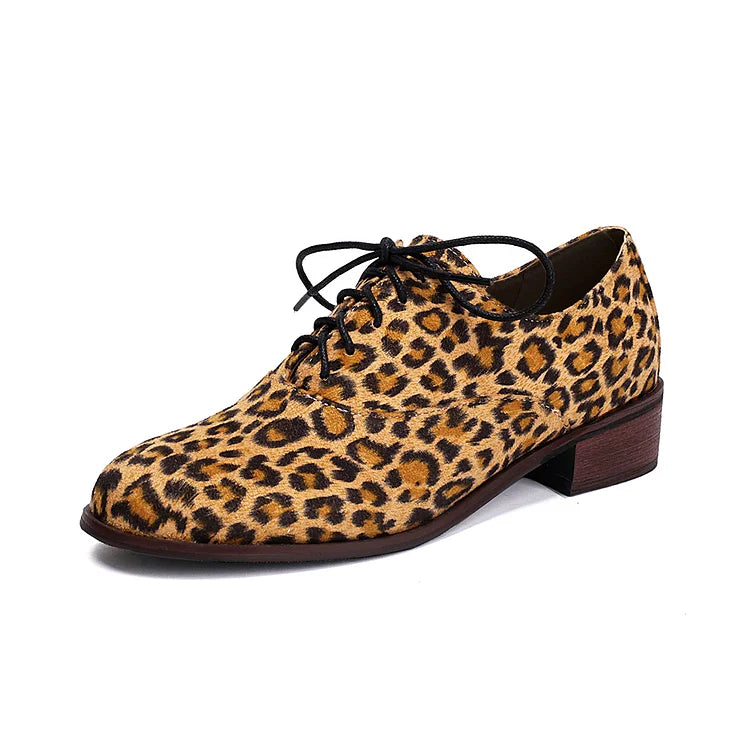 Oxfords con punta tonda, tacco basso e lacci, patchwork con stampa leopardata 