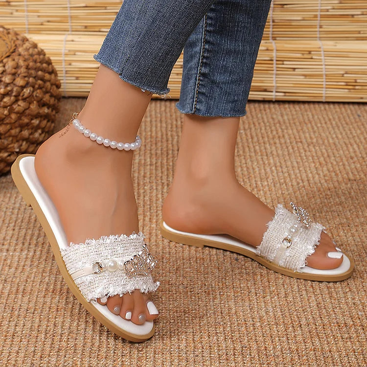 Zapatillas elegantes con punta redonda y decoración de perlas con corona de diamantes de imitación y adornos deshilachados 