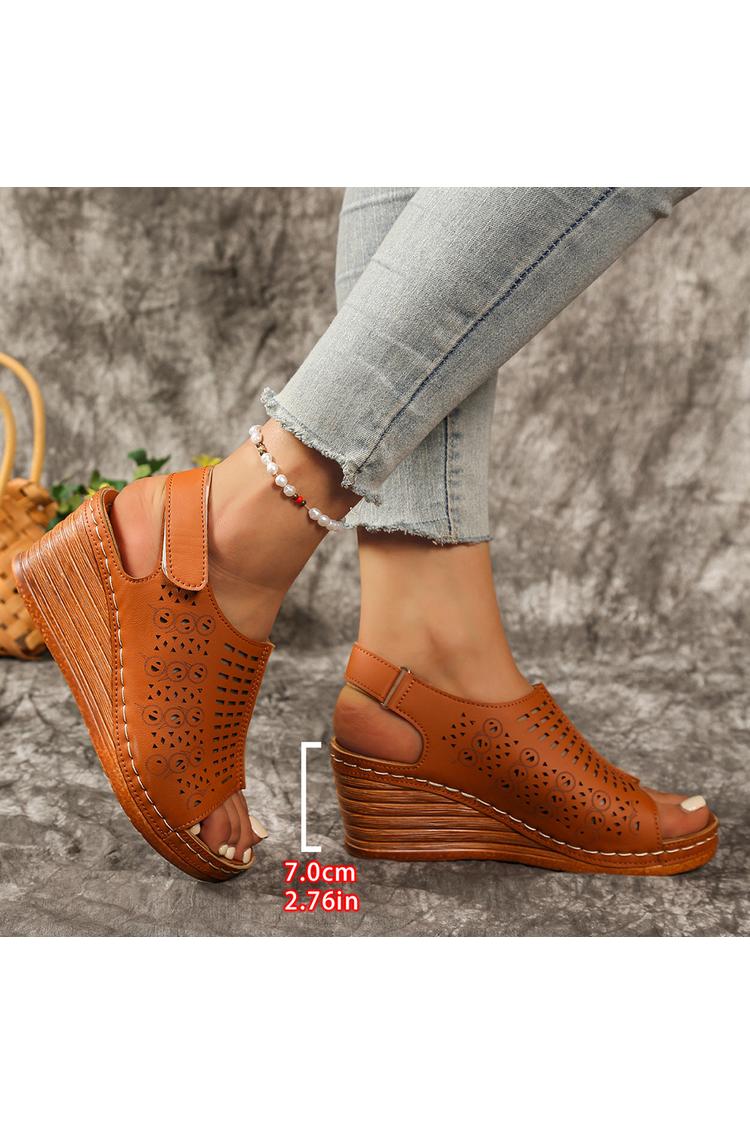 Sandali con zeppa e cinturino posteriore casual, con punta tonda e traforata, tinta unita