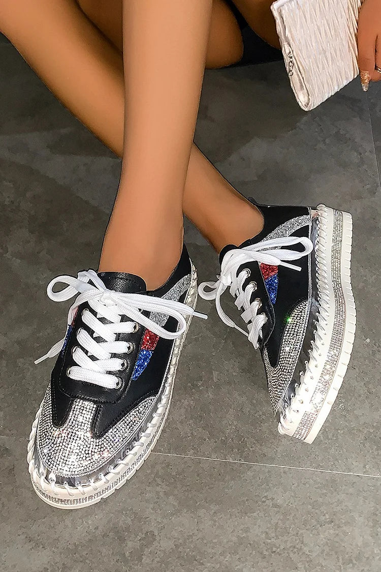 Sneakers con lacci, punta rotonda, dettagli cuciti e strass multicolor 