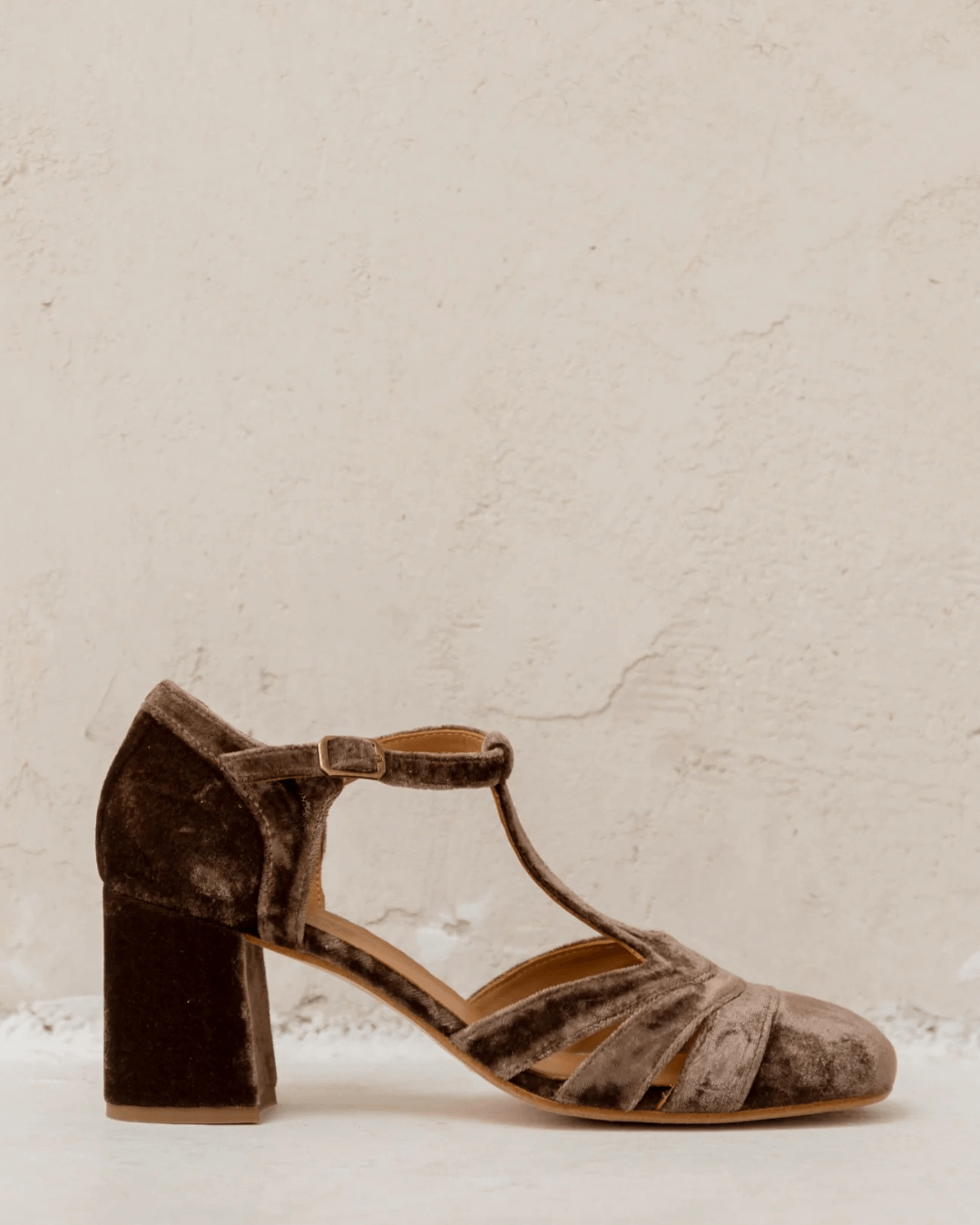 Ausgehöhlte T-Riemen Schnalle Samt Klobige Absätze