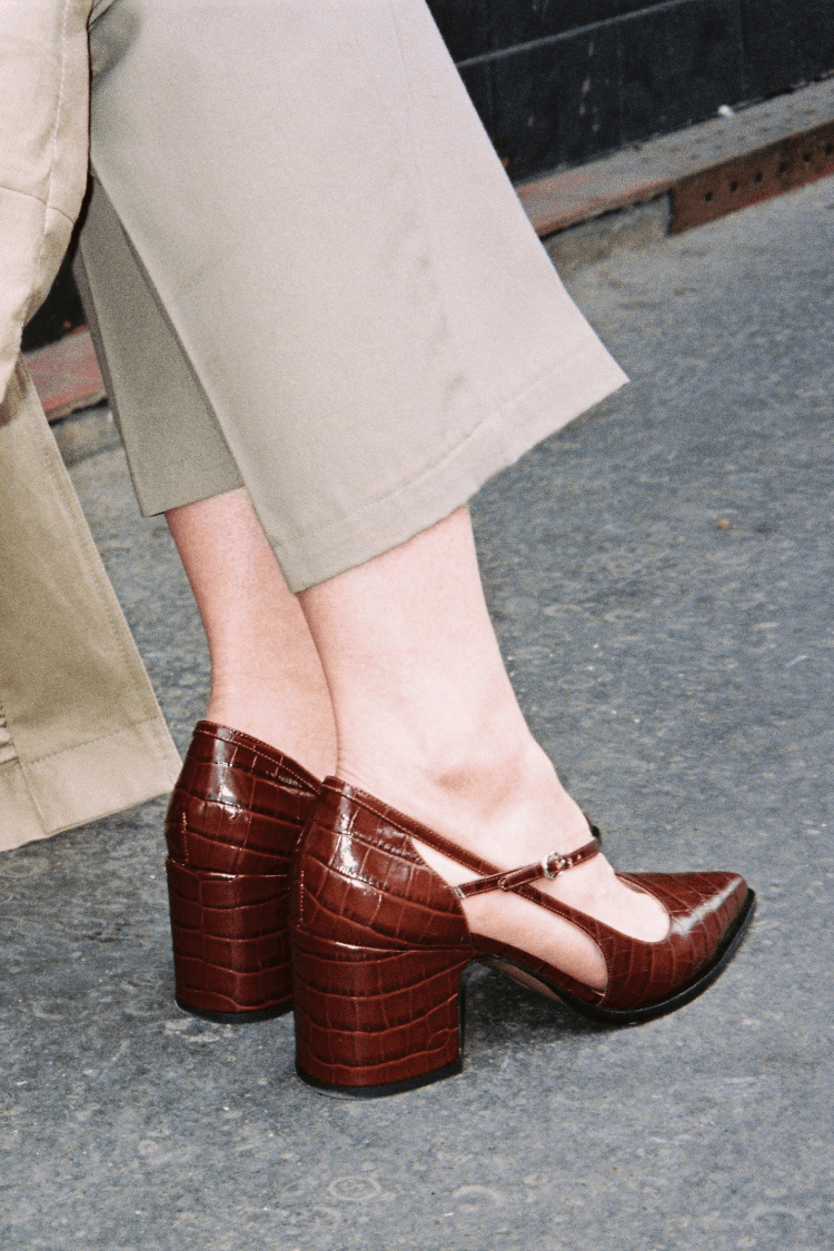 Scarpe col tacco a blocco con punta a punta e stampa coccodrillo marrone [Pre-ordine]