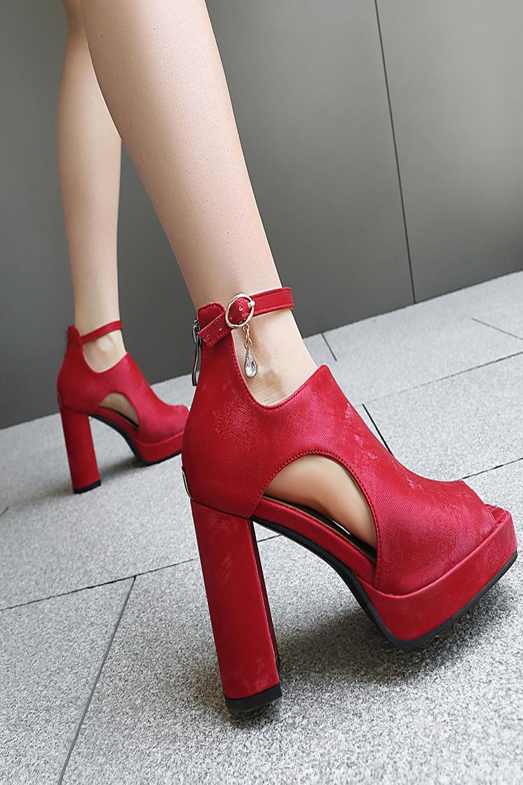 Scarpe con tacco grosso, punta aperta, fibbia, cerniera e cinturino alla caviglia in tinta unita