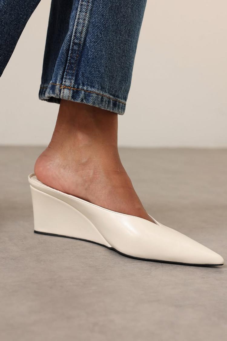 Scarpe con tacco a zeppa casual color avorio, a punta e tinta unita [Pre-ordine]